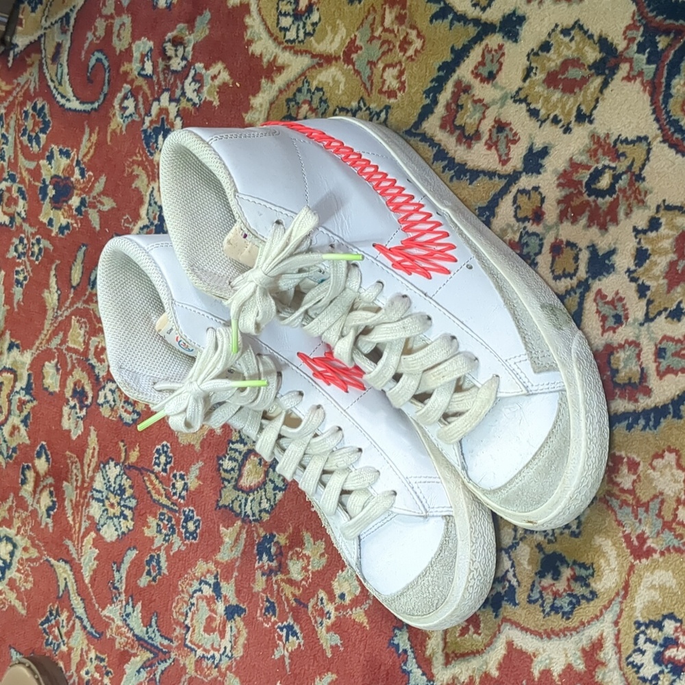 Kid's Nike Blazer Mid '77 GS 'Double Zig Zag-Stitched Neon Orange Swoosh Size 4
